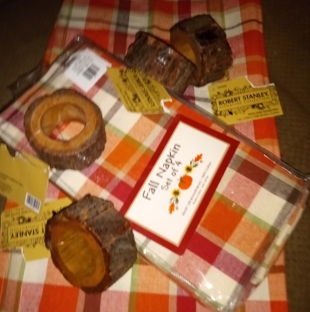 Set of 4 cloth napkins and set of four rustic wooden rings